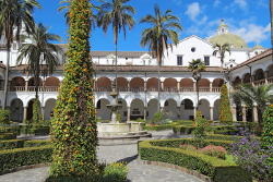 Die 1605 fertiggestellte Kirche San Francisco ist Tempel, Kapelle und Kloster in einem. Abtei San Francisco in Quito