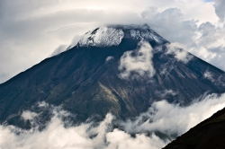 Der Name des Tungurahua Vulkan in den Anden Ecuadors bedeutet in der Sprache der Quechua 'brennender Schlund'. Tungurahua Vulkan Ecuador